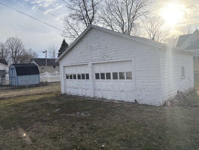 Building Photo - 211 S Morton St