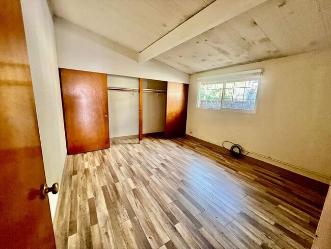 Building Photo - Cozy Duplex in Pacific Grove Available NOW!