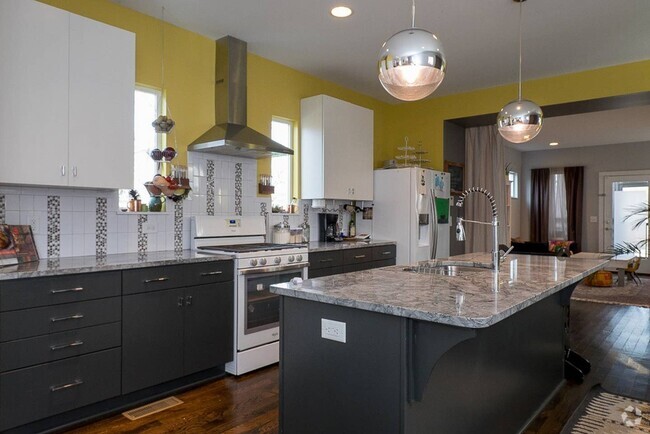 Kitchen - 1606 7th Ave N