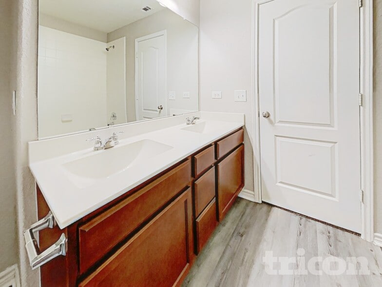 Building Photo - 15307 Delta Pt