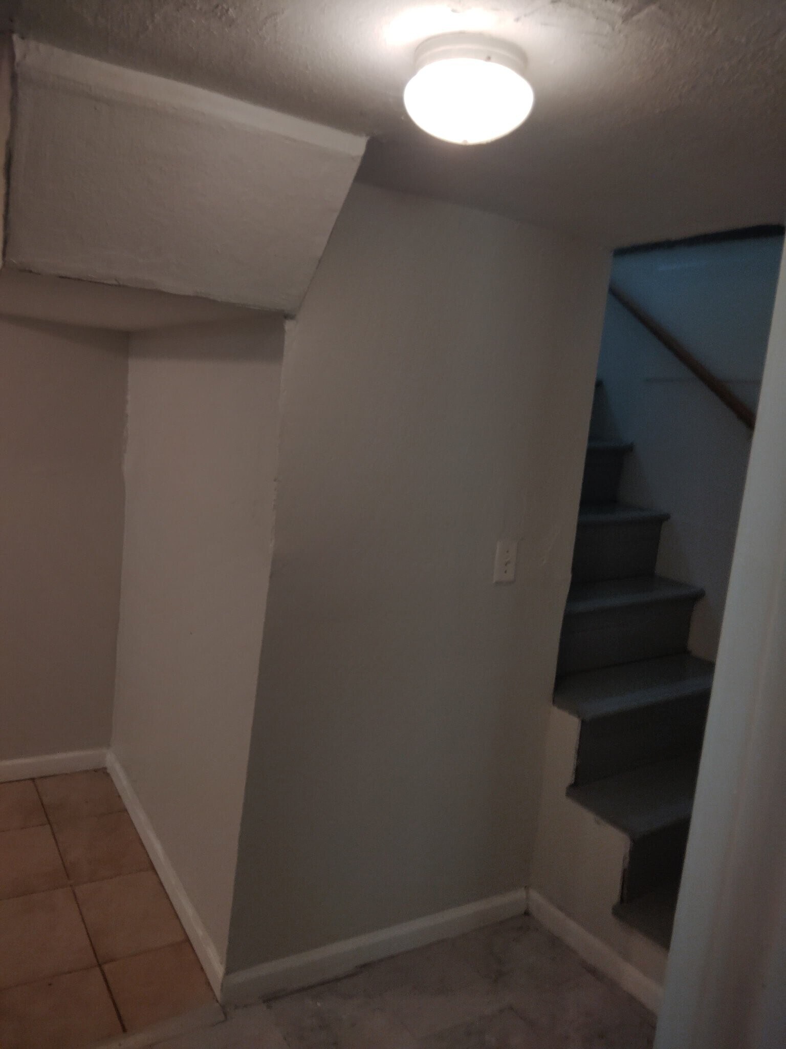 Building Photo - 418 Holly Dr SE