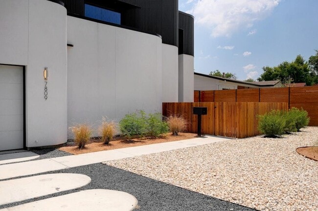 Building Photo - 7809 Woodrow Ave