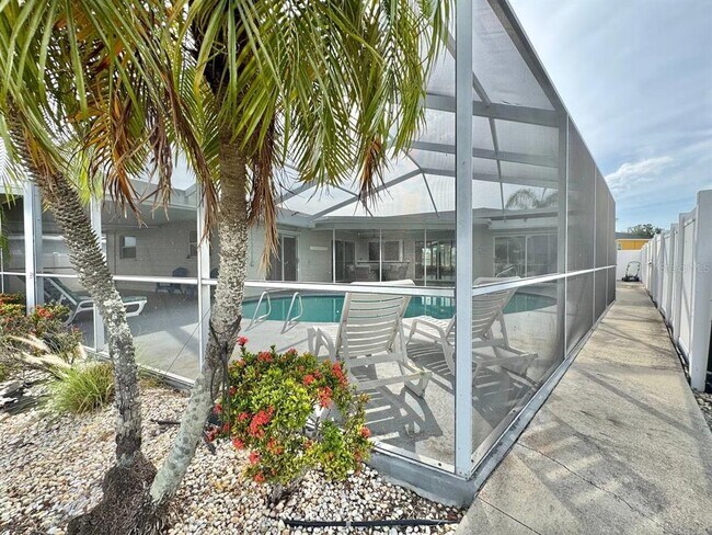 Building Photo - 6316 Lake Sunrise Dr
