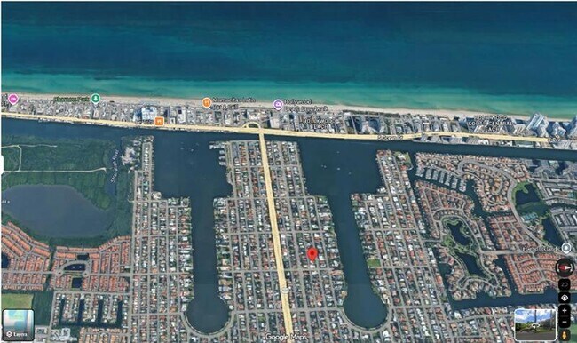 Building Photo - 1049 Van Buren St