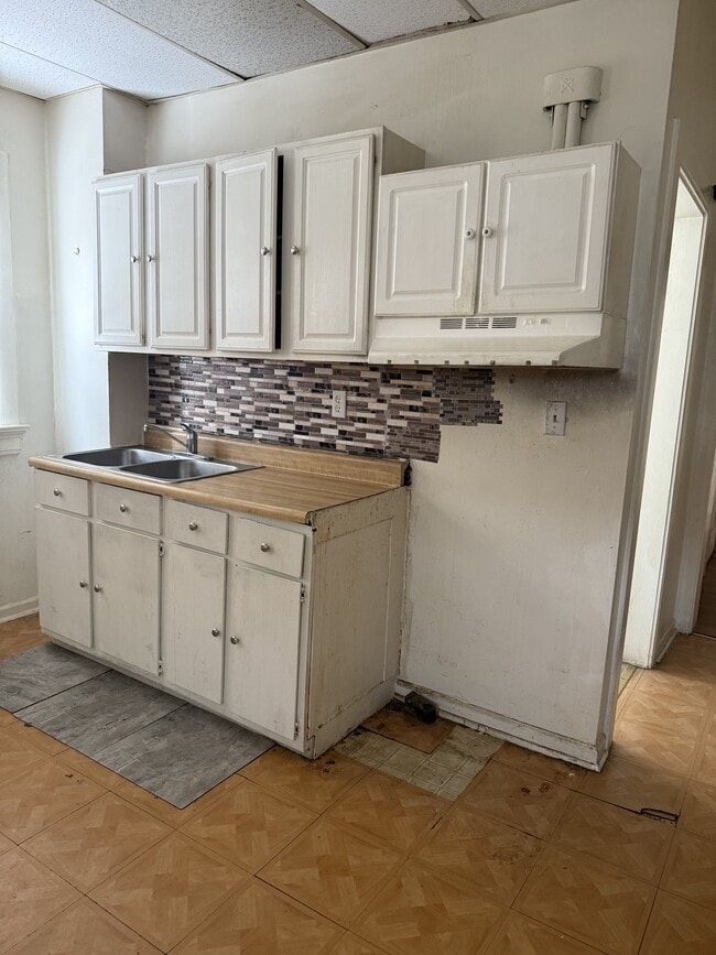 Building Photo - 543 Grafton Ave