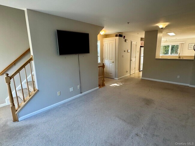 Building Photo - 25 Fairways Dr