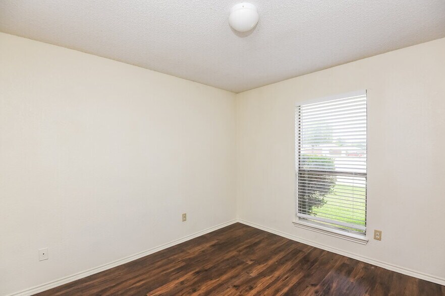 Building Photo - 7908 Gladewater Dr