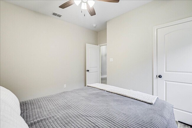 Building Photo - 2518 Date Palm Dr