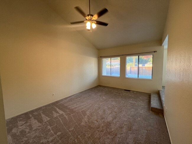 Building Photo - Single story home located in Lakewood Elementary School District!