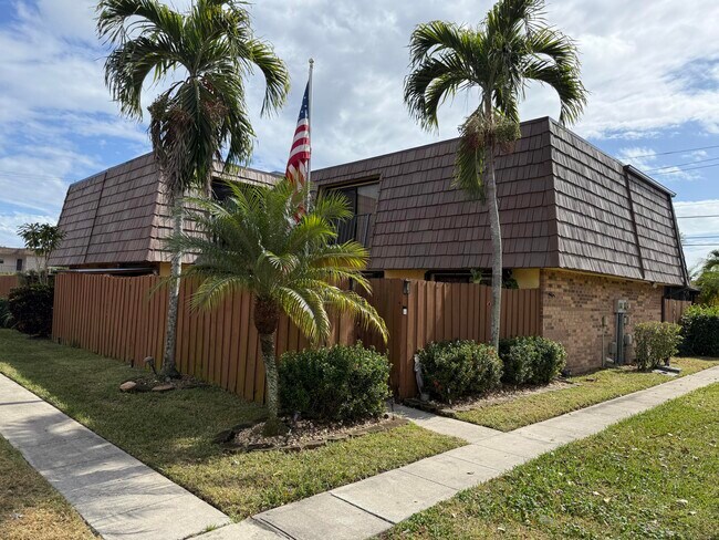 Building Photo - 1021 Springdale Cir