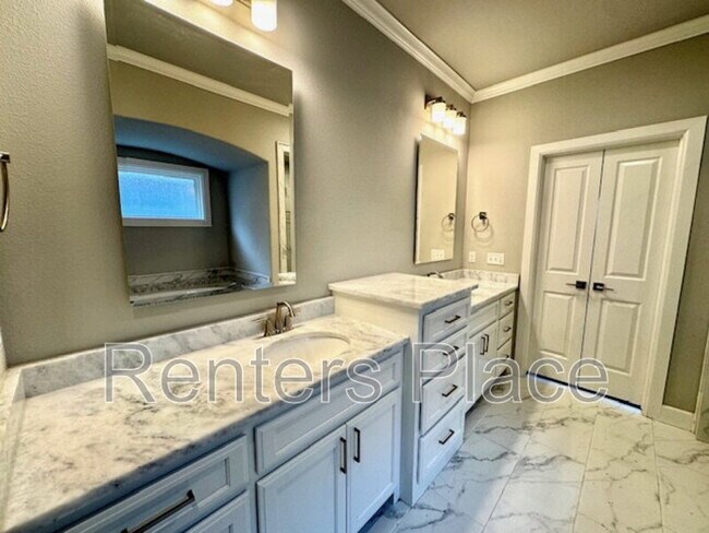 Building Photo - 816 N 89th St