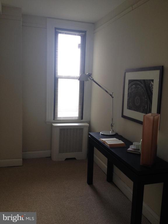 Building Photo - 2031 Locust St