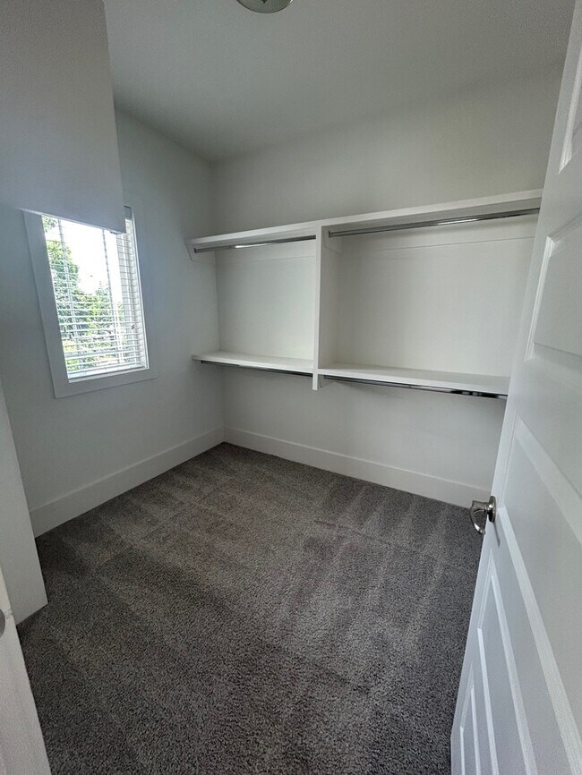 Building Photo - Stunning Home in Melrose 12 South Area...D...