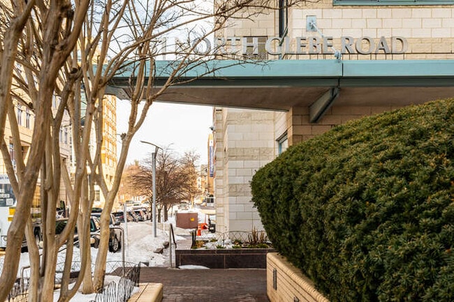 Building Photo - 851 N Glebe Rd