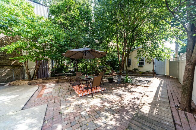 Building Photo - 2037 W Estes Ave