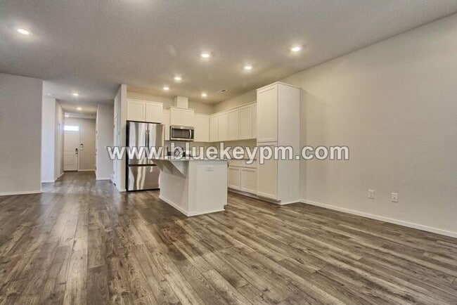 Building Photo - 3 Bed, 2.5 Bath Home Near Van Mall/ Raymond Shaffer Comm Park / Walnut Grove Elem