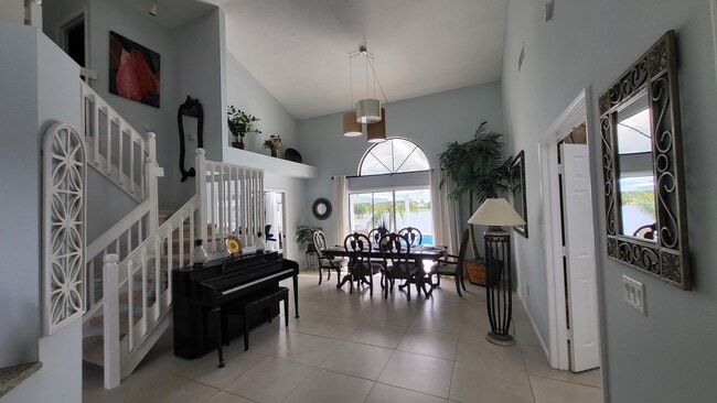 Building Photo - 12732 Meadowbreeze Dr