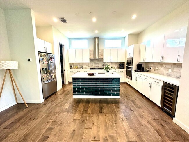 Building Photo - 4545 Bowser Ave