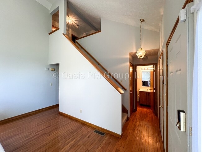Building Photo - 8575 Kingsley Dr