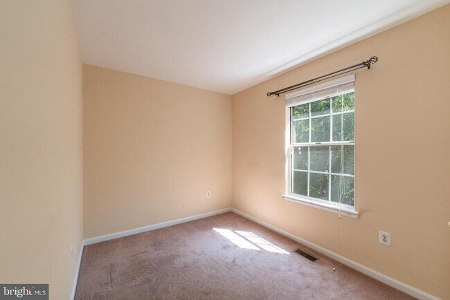 Building Photo - 8005 Silver Fox Dr