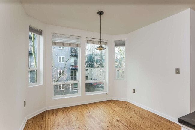 Building Photo - Belltown Condo with Utilities, Parking & Amenities Included