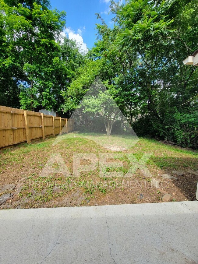 Building Photo - Spacious 2 Bd - 2 Ba Single Family Home in West Knoxville!