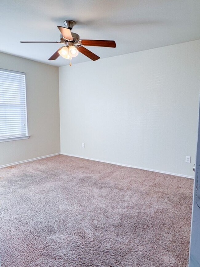 Building Photo - HUGE Single Family Home in Copperas Cove!