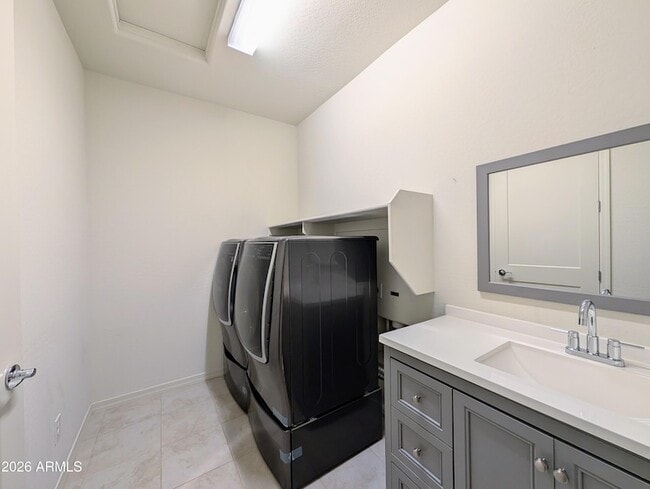 Building Photo - 5902 N 86th Dr