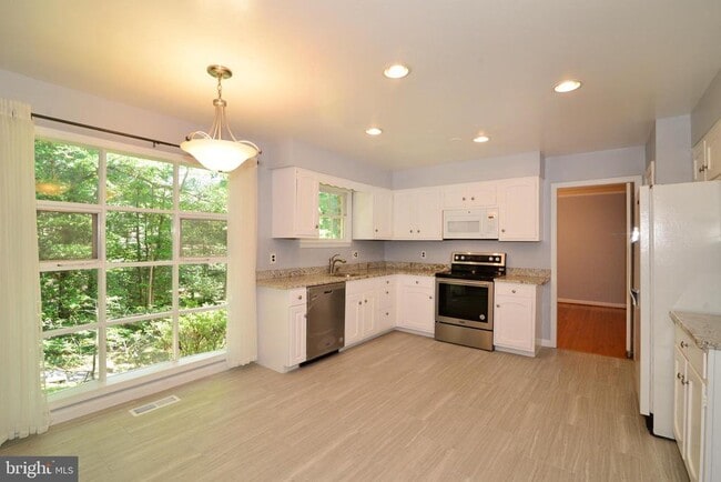 Building Photo - 1317 Forestwood Dr