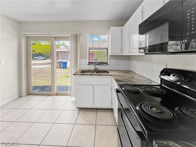 Building Photo - 2704 Owen Ave S