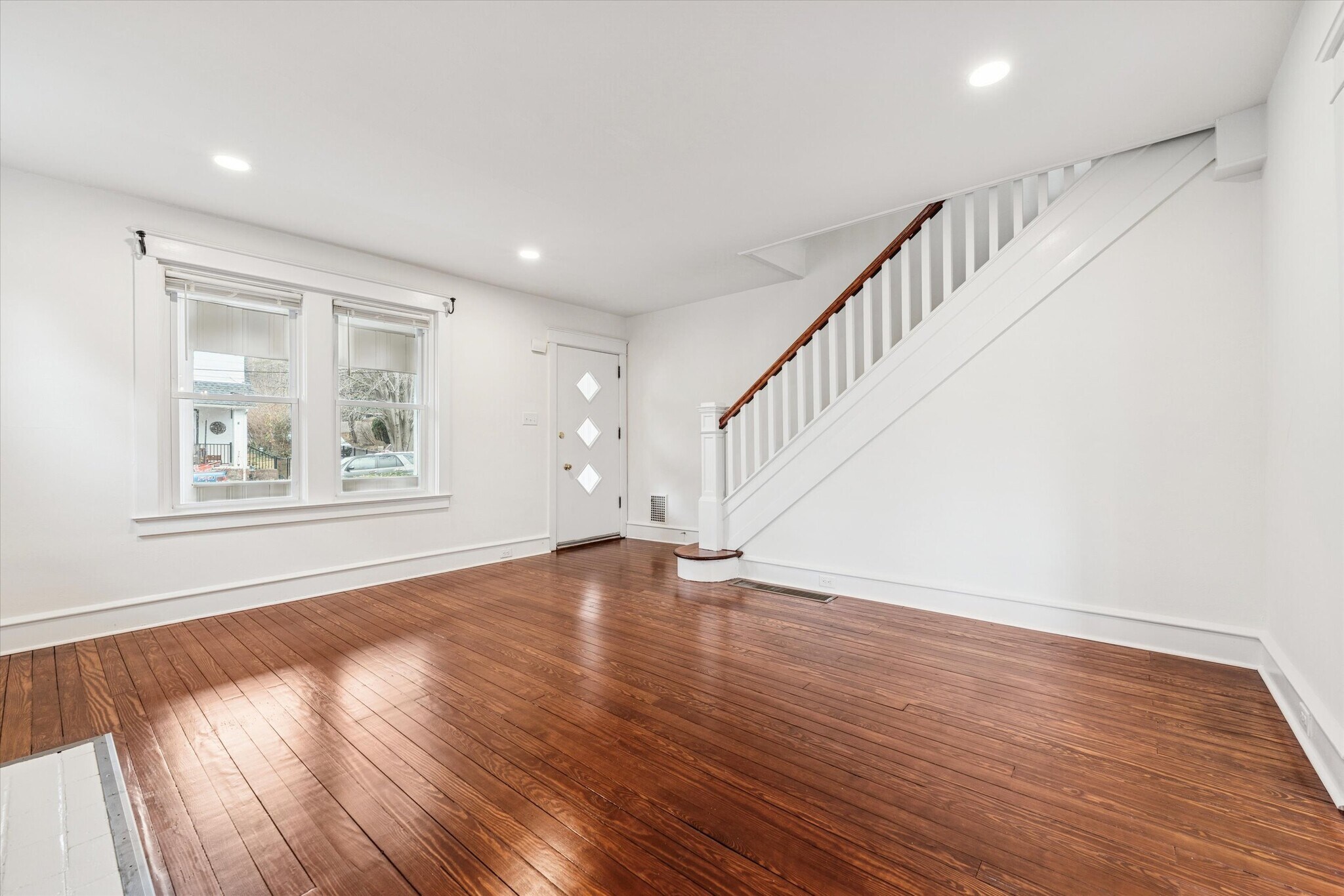 Building Photo - 10 W Jefferson St