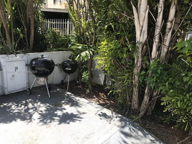 Building Photo - 1688 West Ave