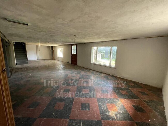 Building Photo - 7117 Forest Hill Dr
