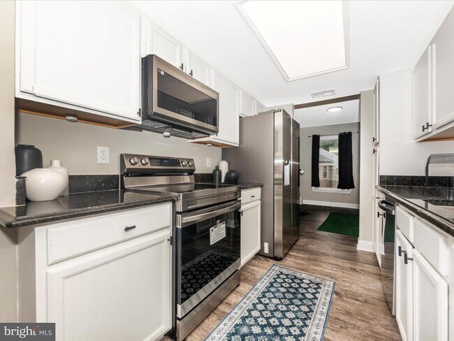 Building Photo - 14004 Daleshire Way