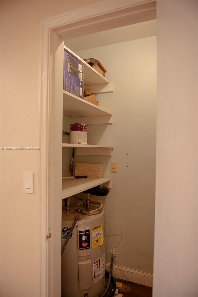 Building Photo - 10078 E Bay Harbor Dr