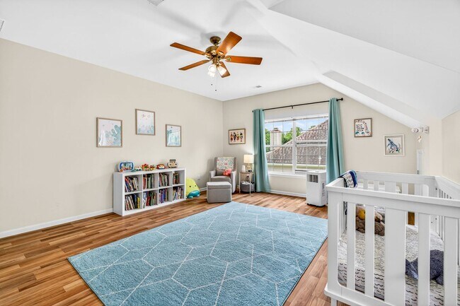 Building Photo - Spacious Living in the Heart of Whitehall