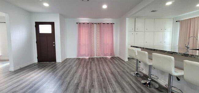Building Photo - 13810 Overbrook Ln