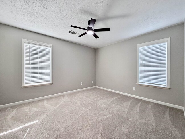 Building Photo - 271 Meadowland Dr