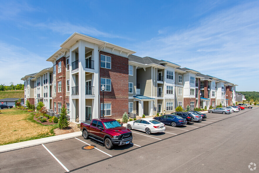 The Flats at Summit Station - 3001 Perimeter Blvd South Park PA 15129 ...