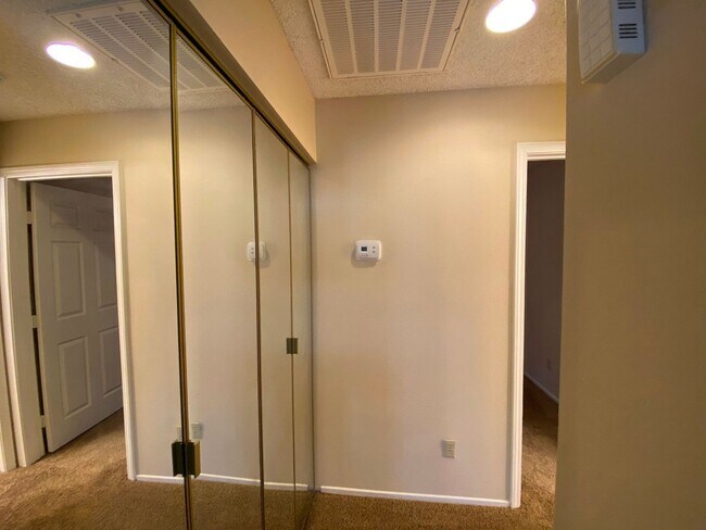 Building Photo - 101 Luna Way