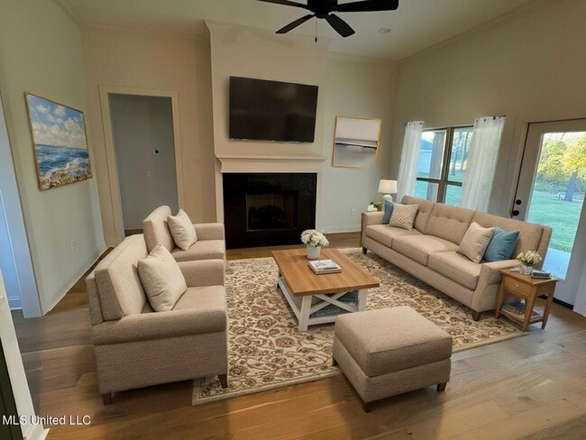 Building Photo - 416 Butternut Dr