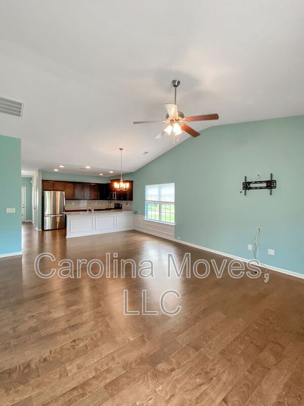 Building Photo - 200 Hartwood Lake Ln