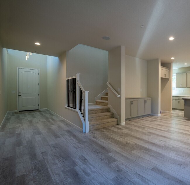 Building Photo - 3625 Blue Bird Dr