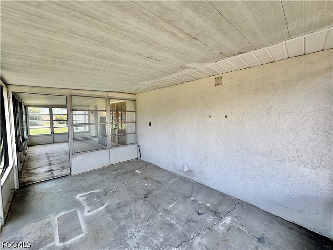 Building Photo - 7346 Captiva Blvd