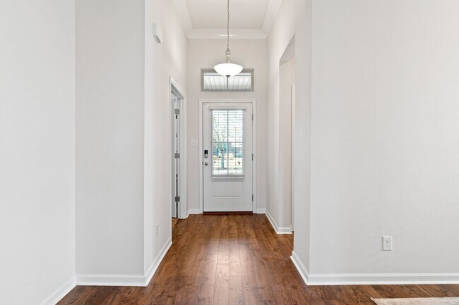 Front entrance - 388 Lakeshore Vlg E