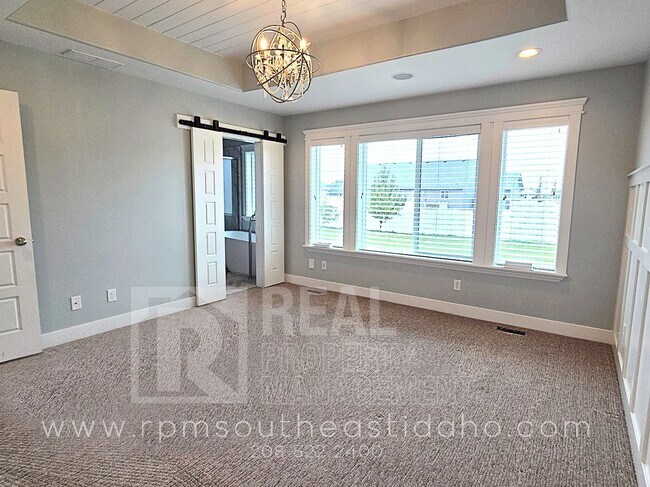 Building Photo - Gorgeous 6 Bedroom, 3 Bathroom Home in Mountain Bend in Ammon - By Real Property Management