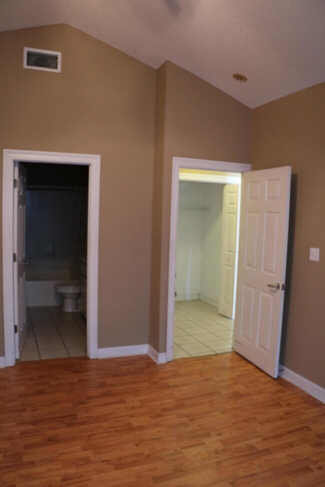 Building Photo - 9657 Leeward Way