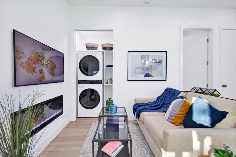 Building Photo - 2352 E Poppy St