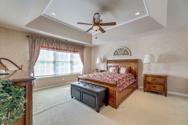 Building Photo - 2 Bedford Dr