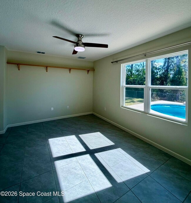 Building Photo - 282 Heritage St SW